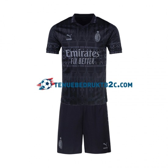 4de shirt AC Milan Voetbalteneu Kinderen 2023-24 S-S Zwart